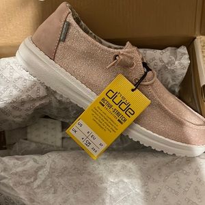 Sparkling pink Hey Dudes